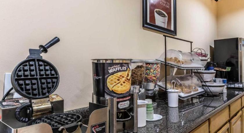 Econo Lodge Eutaw Eksteriør billede
