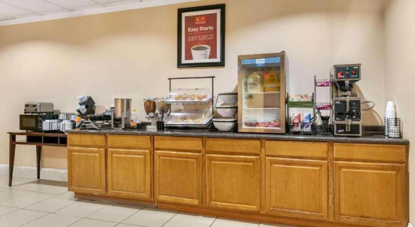 Econo Lodge Eutaw Eksteriør billede